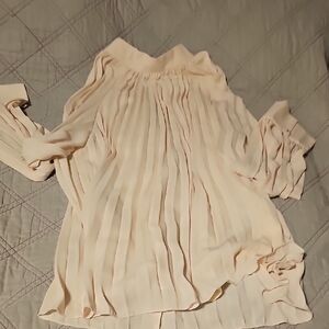 Chic H&M Pleated Cream Blouse